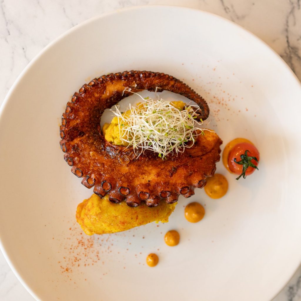 Pulpo a la parrilla con parmentier, una de las tapas de Simbad